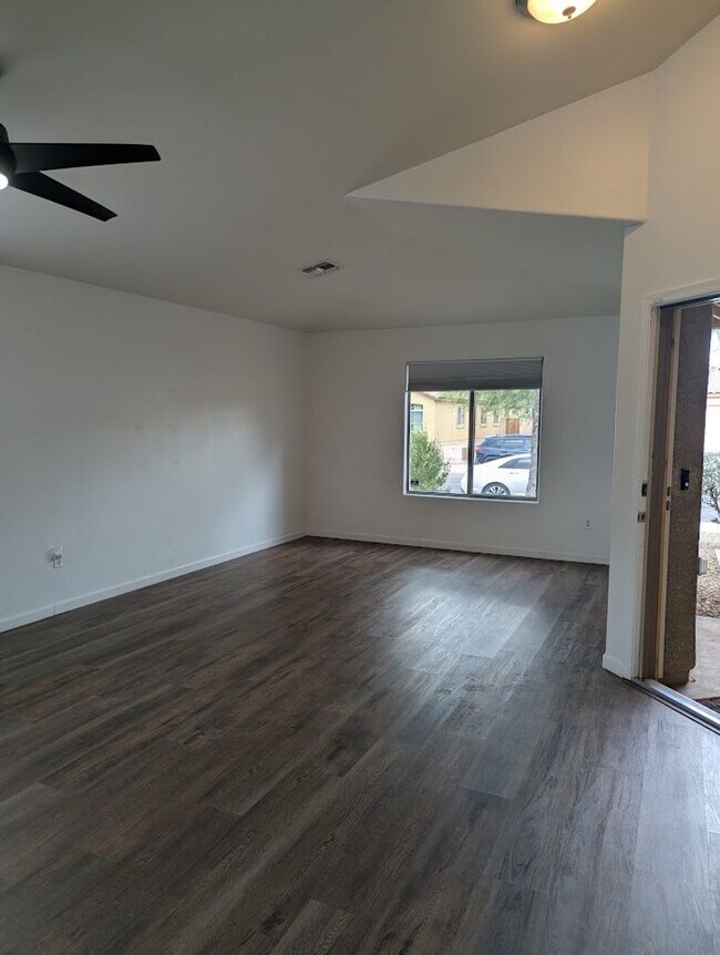 Building Photo - Great Northwest Home with Solar!