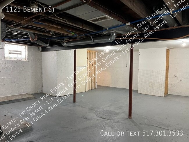 Building Photo - 1125 Bement St
