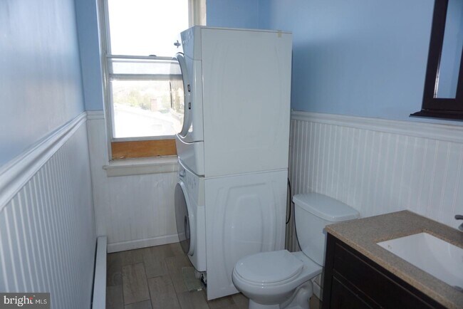 Building Photo - 117 E Lancaster Ave