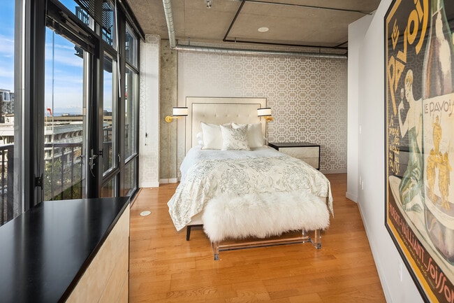 Building Photo - 2720 3rd Ave