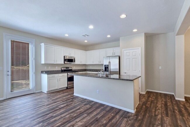 Building Photo - 5389 Hollymead Dr