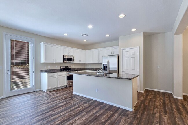 Building Photo - Summerlin South