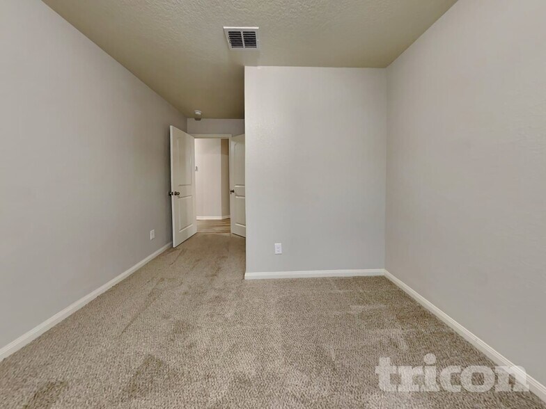 Building Photo - 3414 Summer Mdw