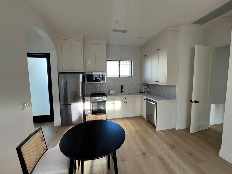 Building Photo - 78641 Deacon Dr E