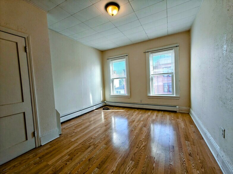 Building Photo - 314 7th Street