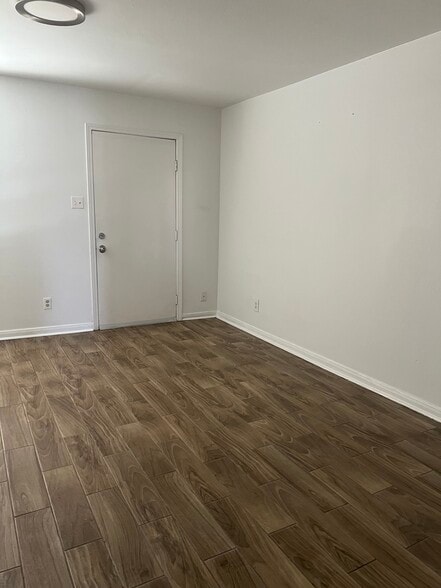 Building Photo - 2762 Panama St