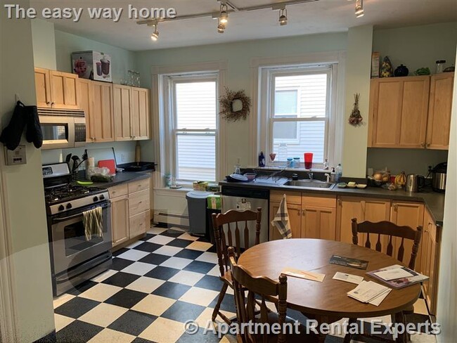 Primary Photo - 108 Central St