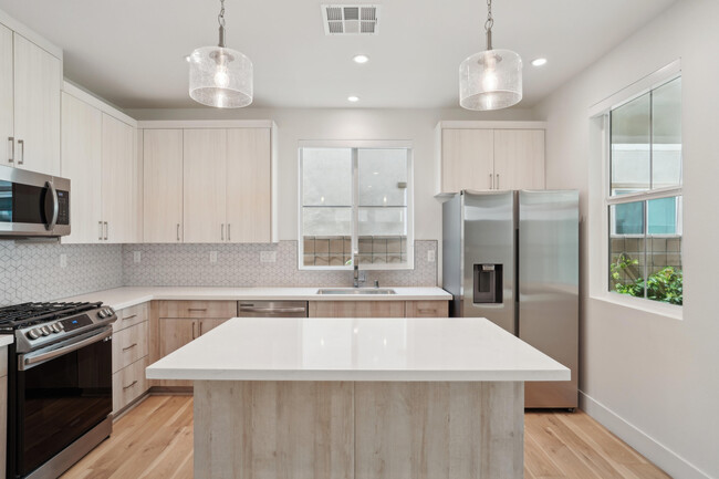 Building Photo - 47436 Poppy Ln