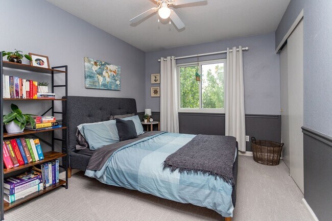 Building Photo - Charming Monument Retreat with  Private Ba...