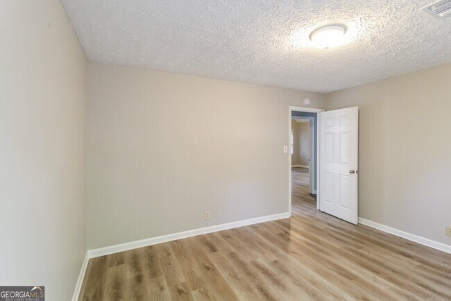 Building Photo - 895 Old Spring Way NE