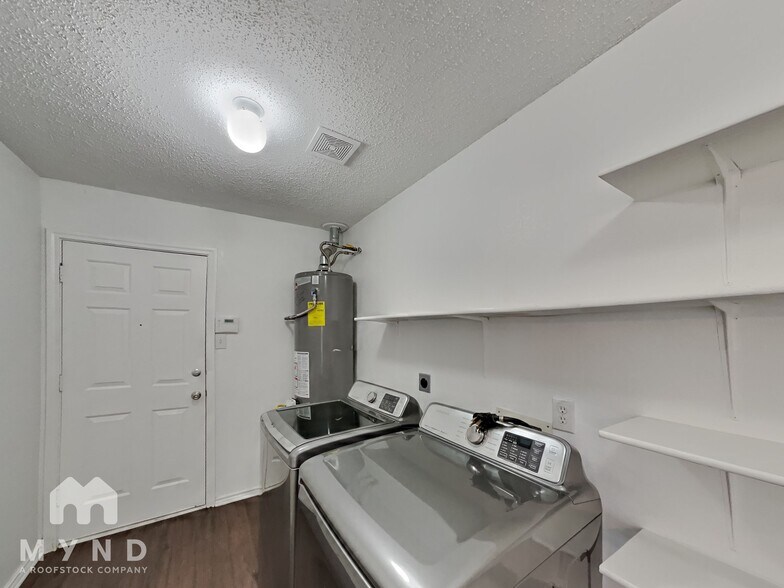 Building Photo - 316 Willow Oak Dr