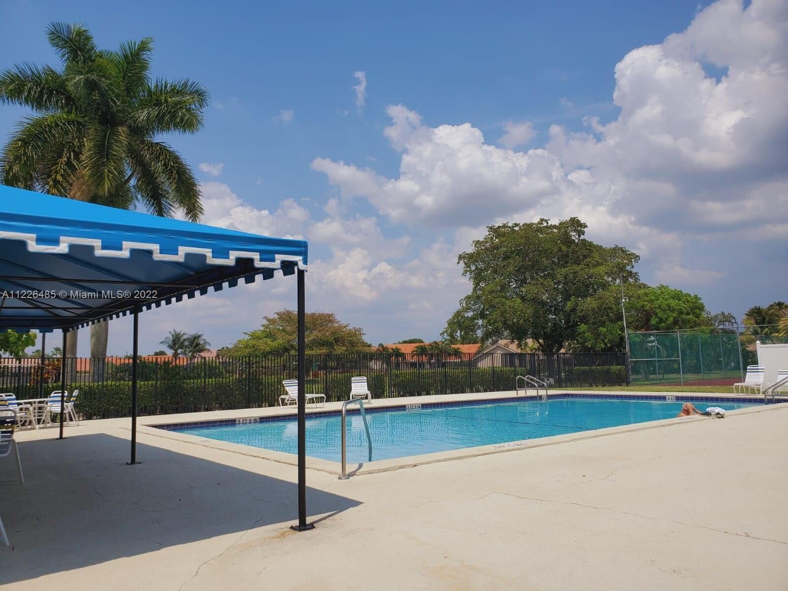 Building Photo - 9775 Sun Pointe Dr