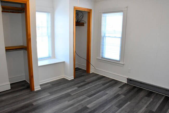 Building Photo - 352 Randolph St