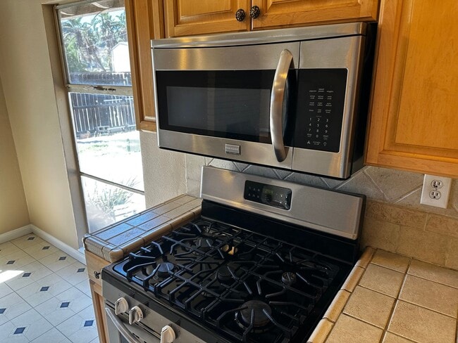 Building Photo - Riverside Home For Rent- 3 bedrooms!