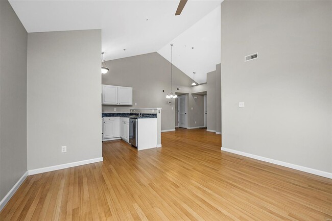 Building Photo - 432 Saravalle Dr