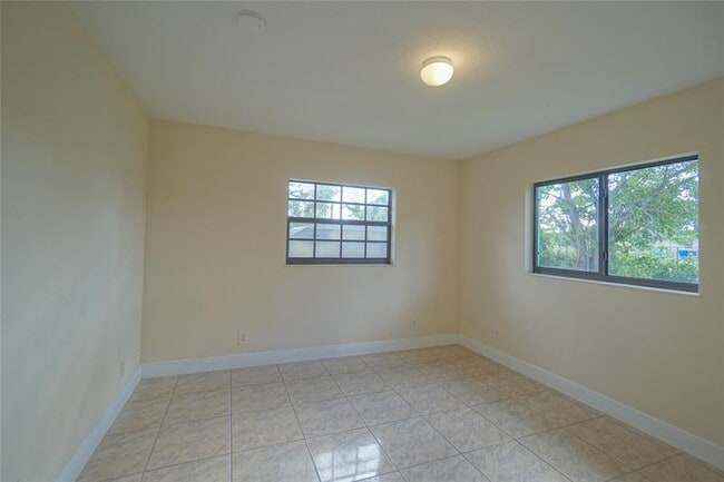 Building Photo - 5720 SW 26th St