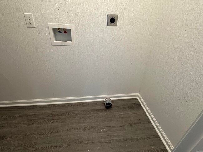 Building Photo - 8a Hiland Pl