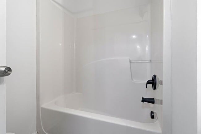 Building Photo - 420 Thistle Cove