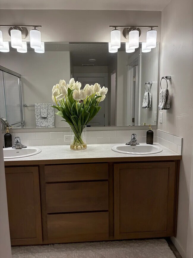 Building Photo - Garby