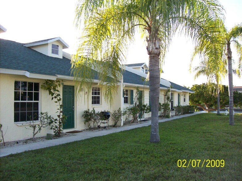 EXTERIOR - 4520 SE 5th Pl