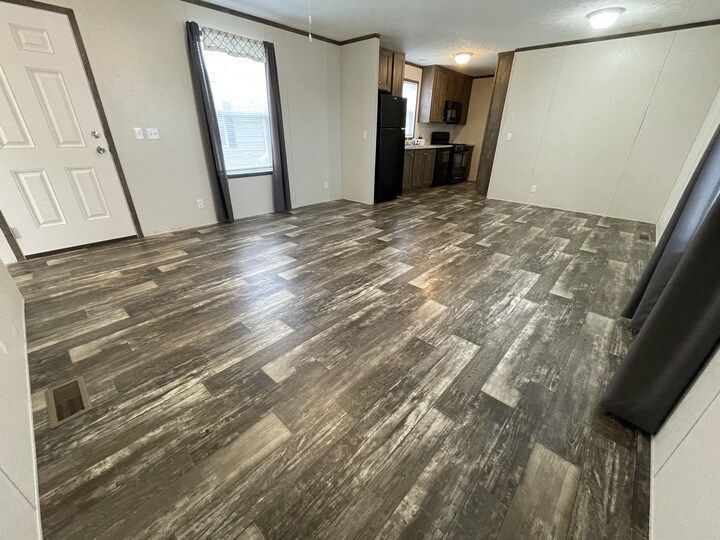 Building Photo - 16035 Villaire Ave