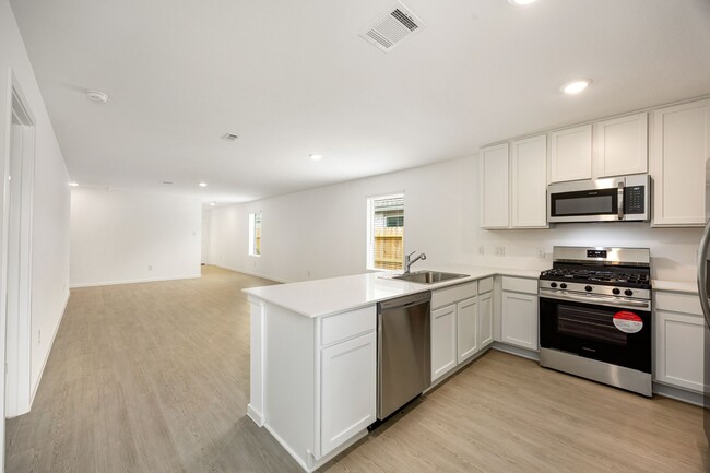 Building Photo - 27418 Sweetwater Bay Dr