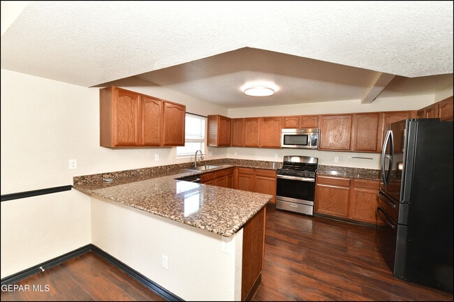 Building Photo - 7065 Falling Leaf Cir