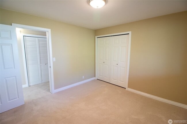 Building Photo - 4Bd/3.5Ba Bellevue Home