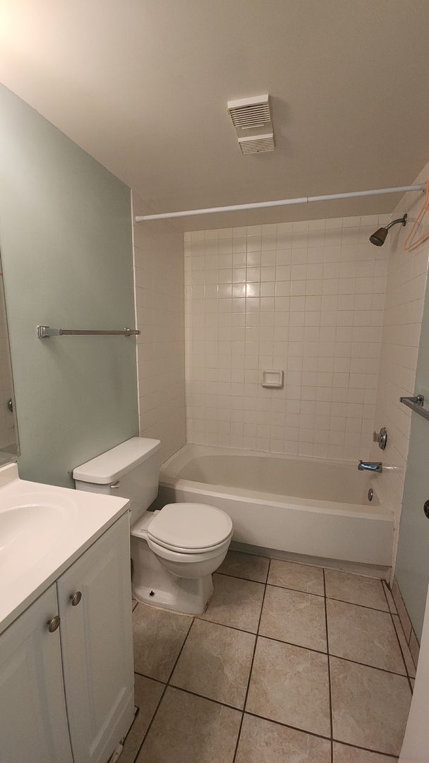 Building Photo - Conquistador 2 Bed 2 Bath - Just steps from the pool!