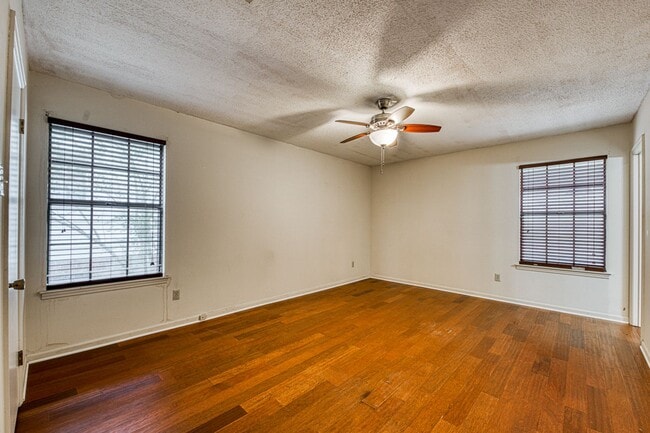 Building Photo - Spacious Home for Rent!