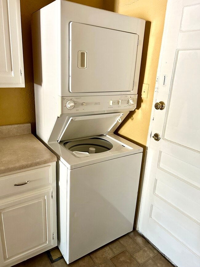 Building Photo - 1801 W Craig Pl