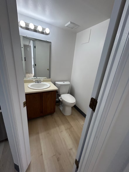 Building Photo - 1845 Kendall St