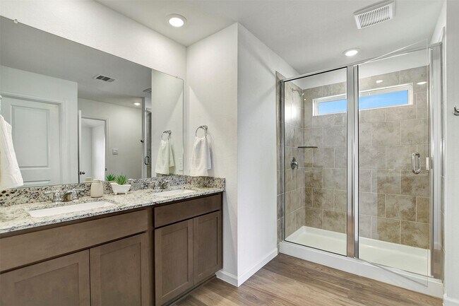 Building Photo - 1718 San Jacinto Dr