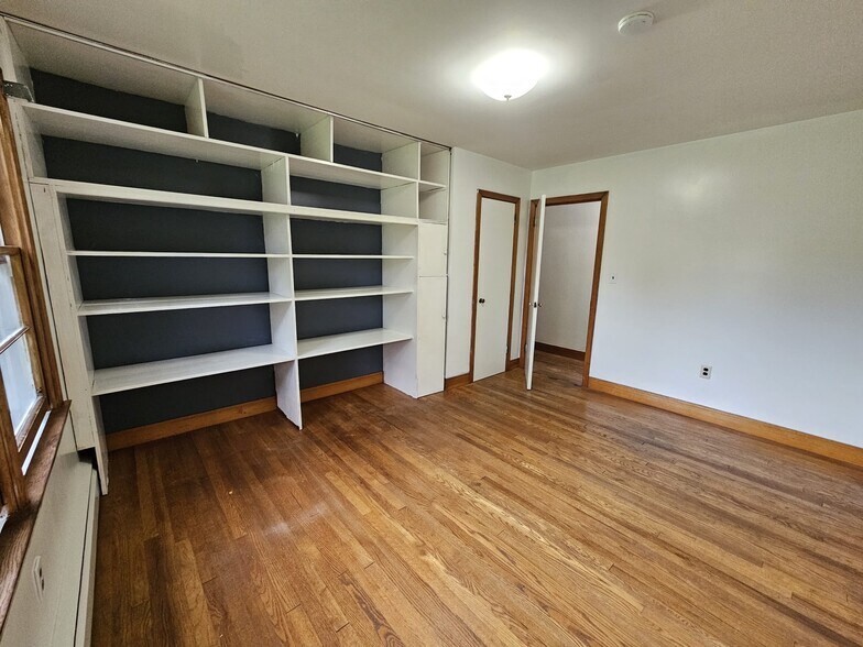 Building Photo - 244 Vineyard Ave