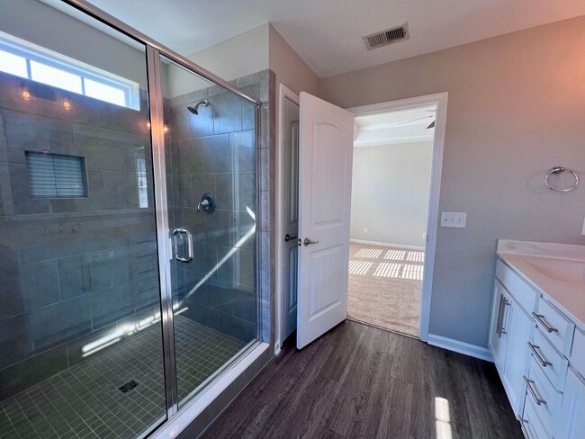 Building Photo - 3 bed/2.5 bath at end unit townhome in Berkeley Walk at Savannah Quarters with garage