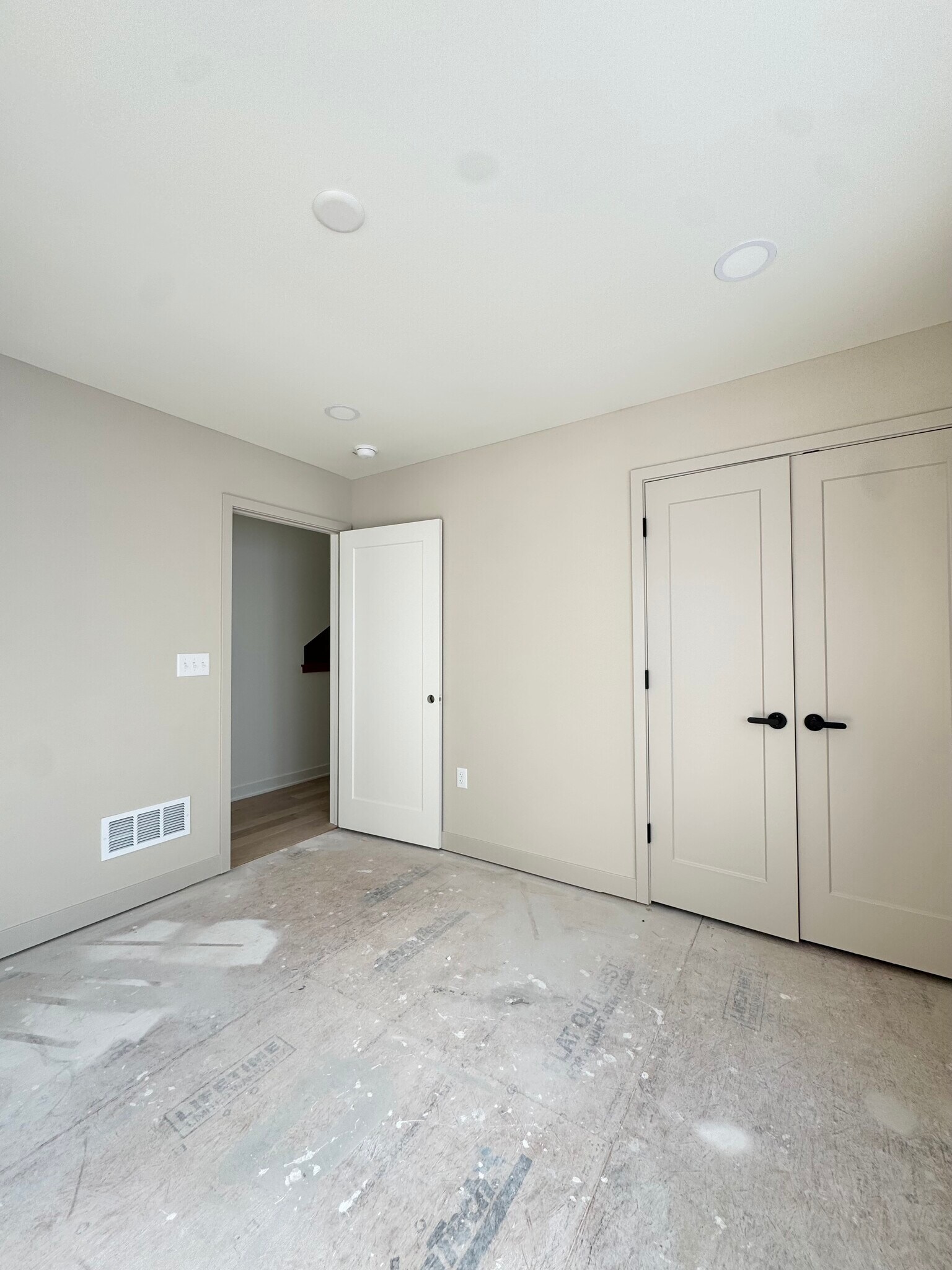 Building Photo - 537 E 19th St