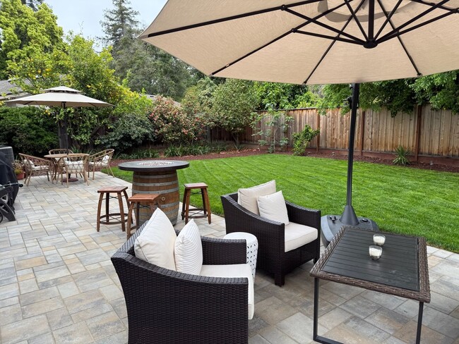 Building Photo - Beautiful 3 Bed 2.5 Bath Home in the Prune...