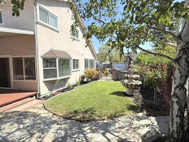 Building Photo - Highly upgraded ! Two Story Home With Prim...