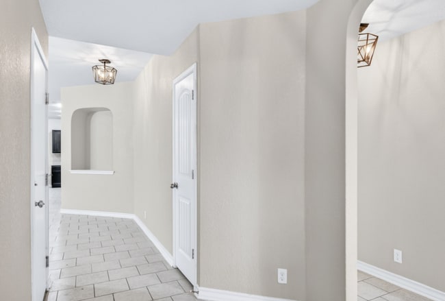 Building Photo - 8745 Ironwood Hill