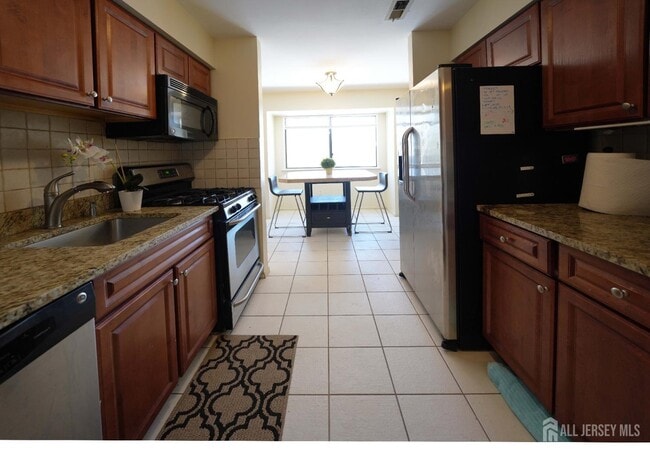 Building Photo - 1111 Edison Glen Terrace