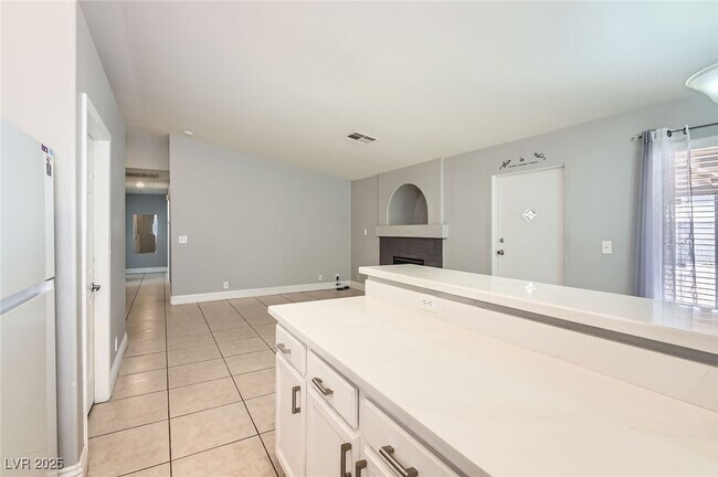 Building Photo - 924 Clubview Dr