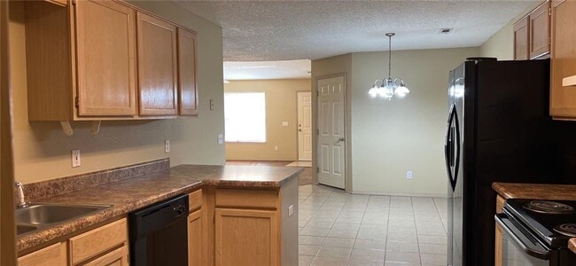 Building Photo - 1663 N Saddlehorn Ave