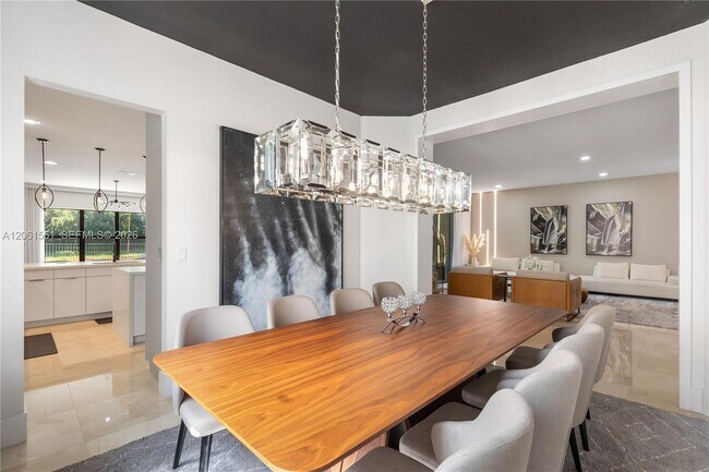 Building Photo - 9529 Eden Roc Ct
