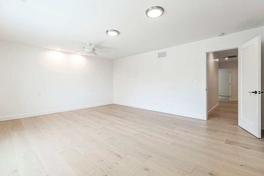 Building Photo - 3125 Emerald Isle Dr