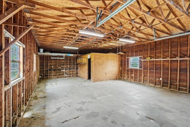 Building Photo - 1121 Bones Chapel Rd