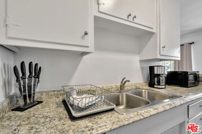 Building Photo - 932 Wilcox Ave