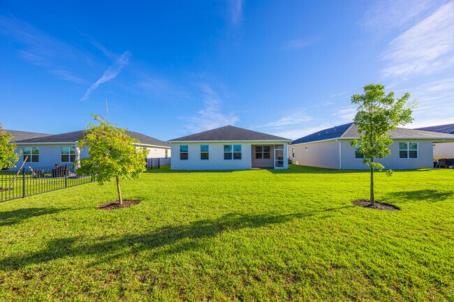 Building Photo - 6616 Cloverdale Ave