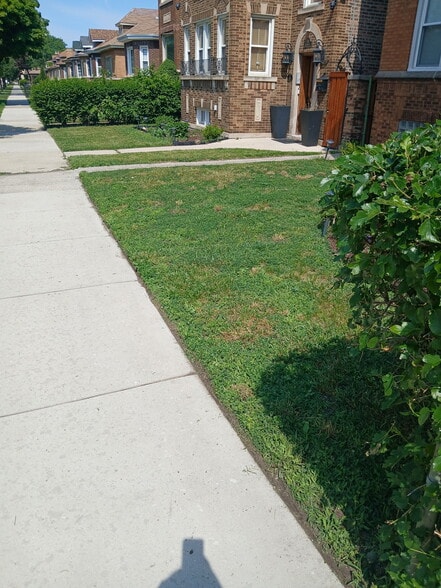 Building Photo - 1748 E 84th Pl