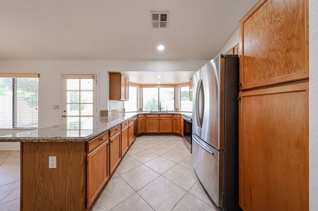 Building Photo - Welcome to this stunning 4-bedroom, 2-bath...