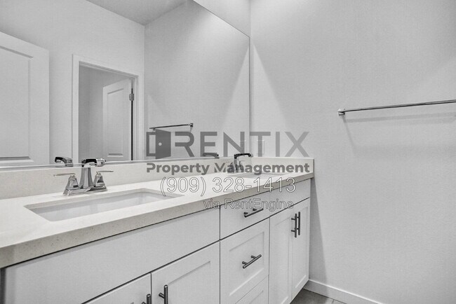 Building Photo - 18116 Hedgerow Way
